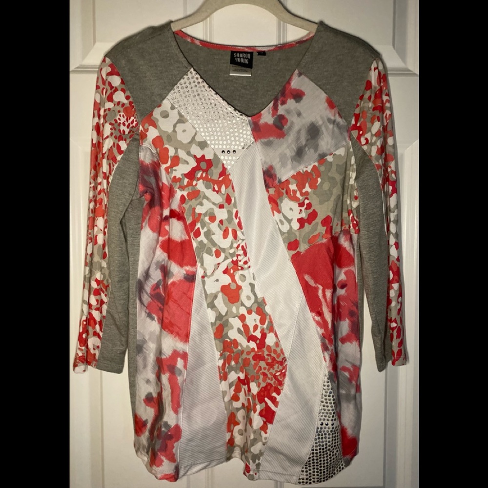 EUC Sharon Young fun colorful v-neck top.